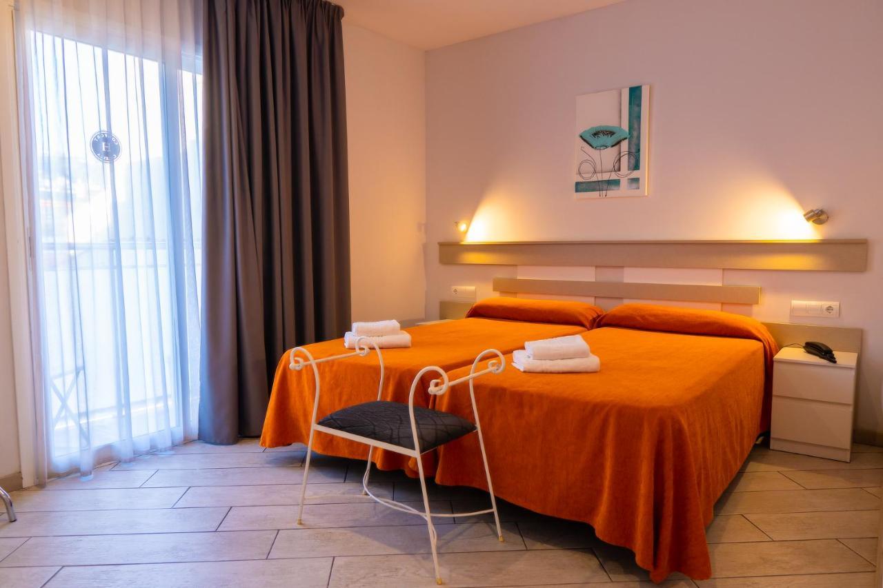 Apartamentos Comfort Calella Eksteriør billede