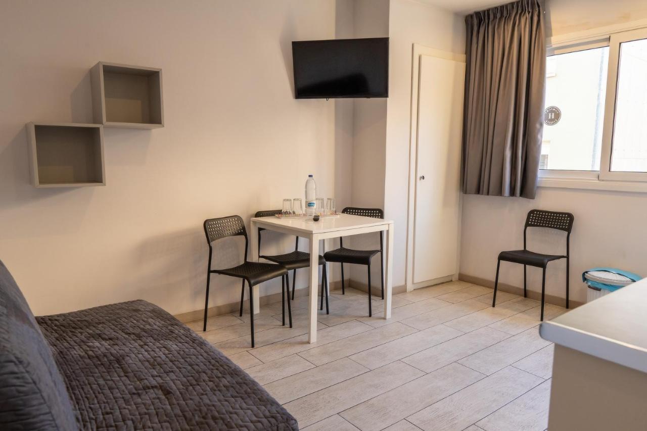 Apartamentos Comfort Calella Eksteriør billede